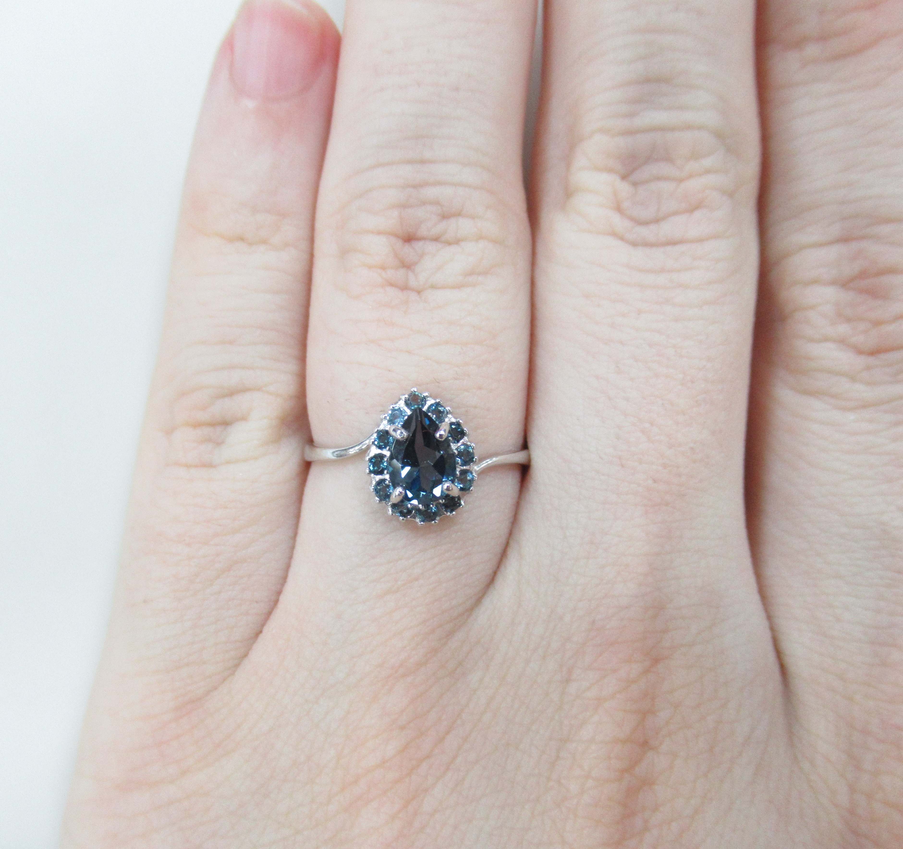 Серебряное кольцо с топазами Лондон